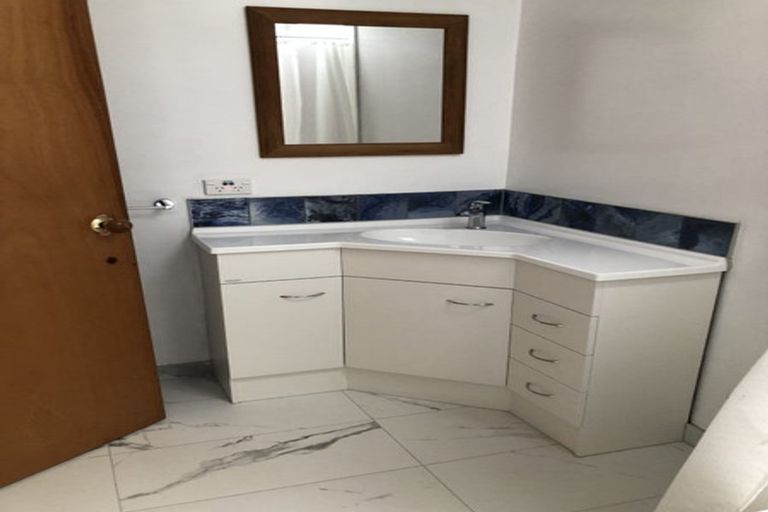 Photo of property in 73a Centreway Road, Orewa, 0931