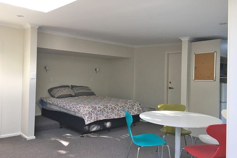 Photo of property in 37 Silverstream Road, Crofton Downs, Wellington, 6035