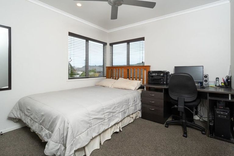 Photo of property in 17 Eric Farley Drive, Kumeu, 0810