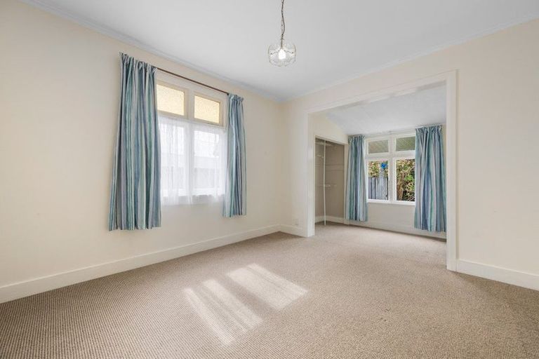 Photo of property in 90 Wellington Street, Picton, 7220