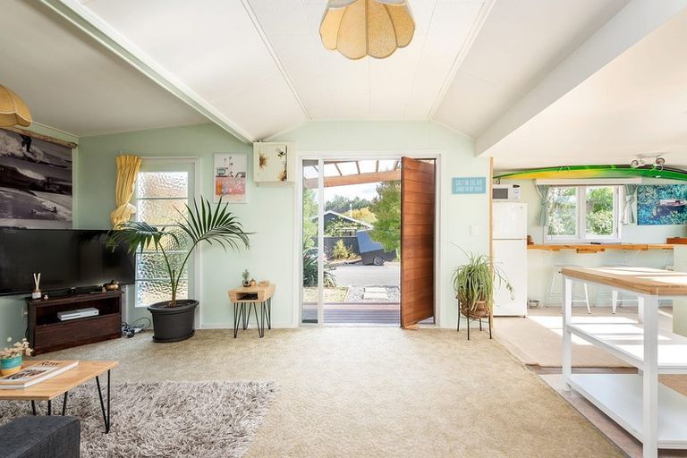 Photo of property in 10 Cross Street, Waikuku Beach, 7473