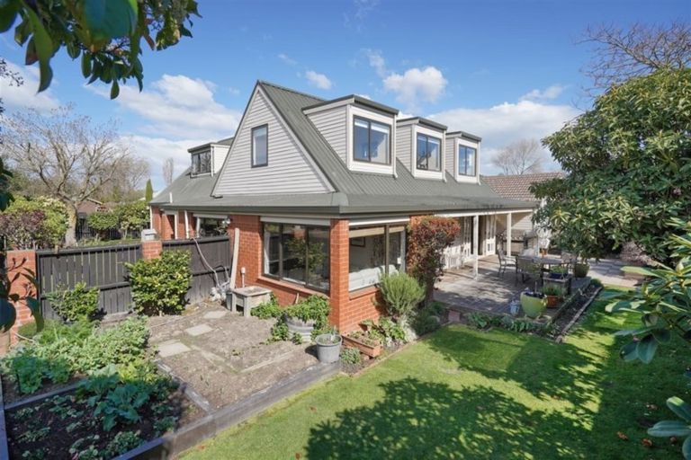 Photo of property in 23 Rubens Place, Burnside, Christchurch, 8053