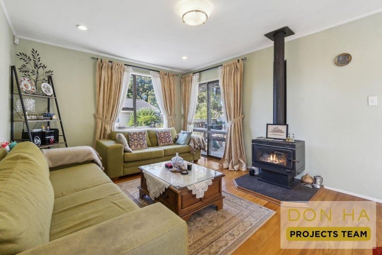 Photo of property in 10 Purata Place, Mangere Bridge, Auckland, 2022