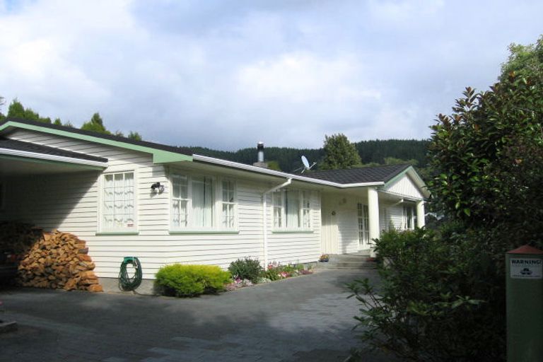 Photo of property in 22 Freemans Way, Pinehaven, Upper Hutt, 5019