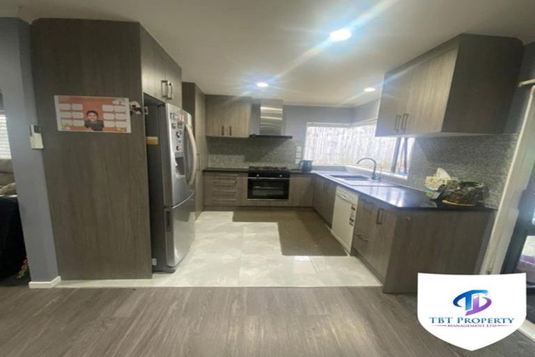 Photo of property in 11 Arrowsmith Drive, Clover Park, Auckland, 2019