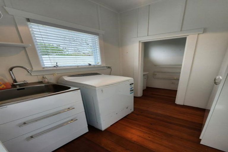 Photo of property in 81 Mangorei Road, Strandon, New Plymouth, 4312