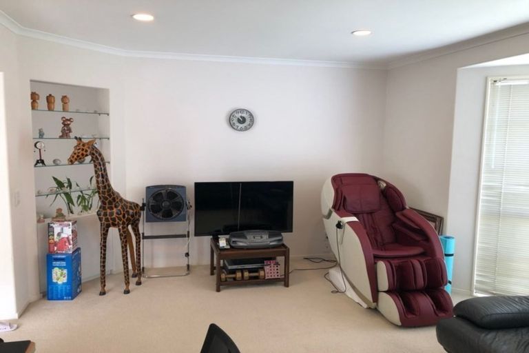 Photo of property in 39 Delmont Close, East Tamaki Heights, Auckland, 2016