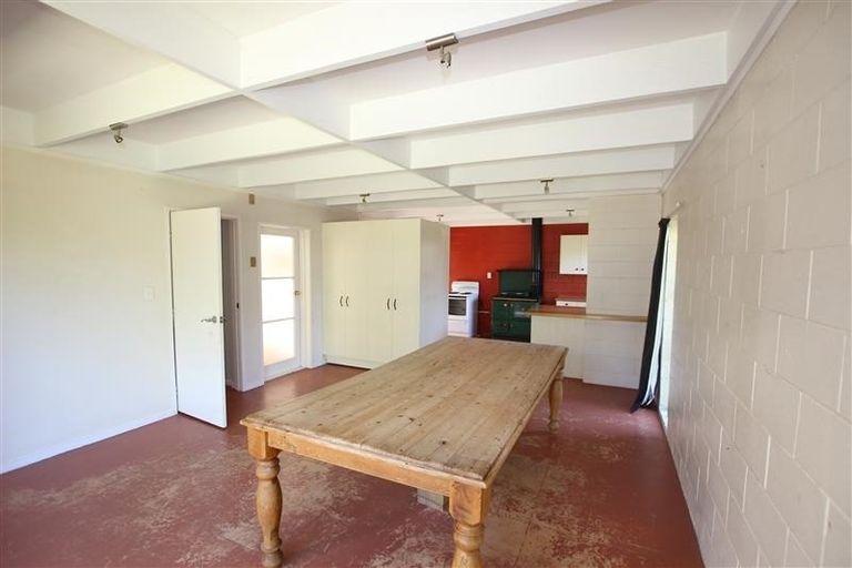 Photo of property in 6 Shirley Road, Parau, Auckland, 0604