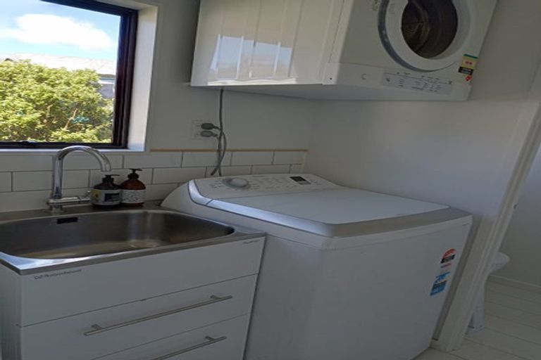 Photo of property in 2/37 Alexander Avenue, Torbay, Auckland, 0630