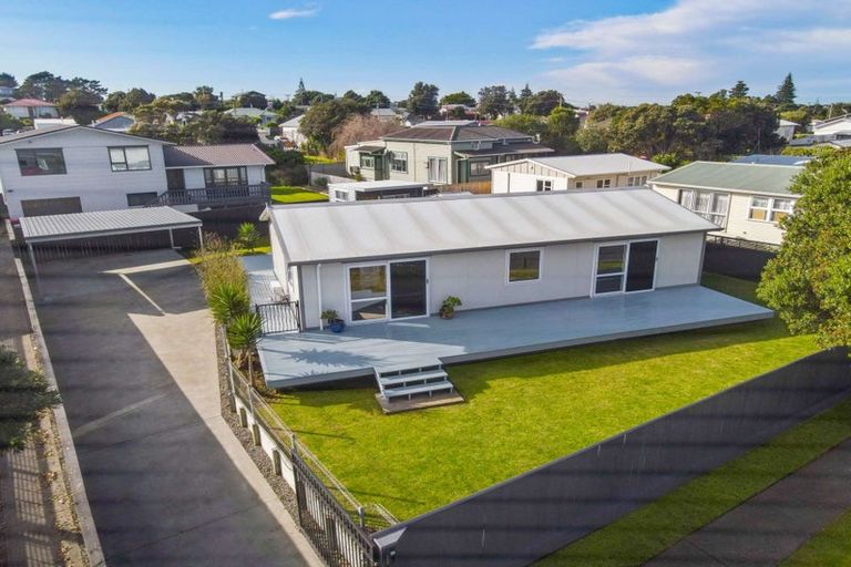 Photo of property in 10 Karaka Street, Castlecliff, Whanganui, 4501