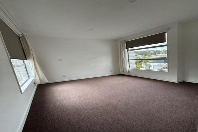 Photo of property in 12 Tiketike Way, Brooklyn, Wellington, 6021