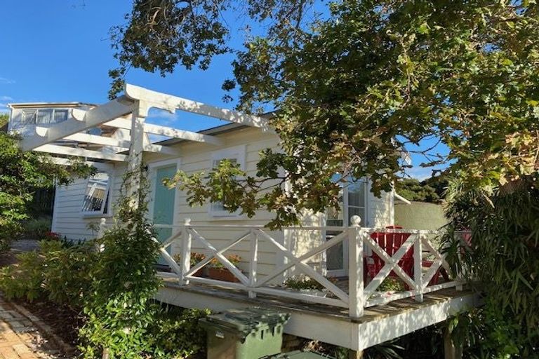 Photo of property in 13 Robertson Street, Russell, 0202