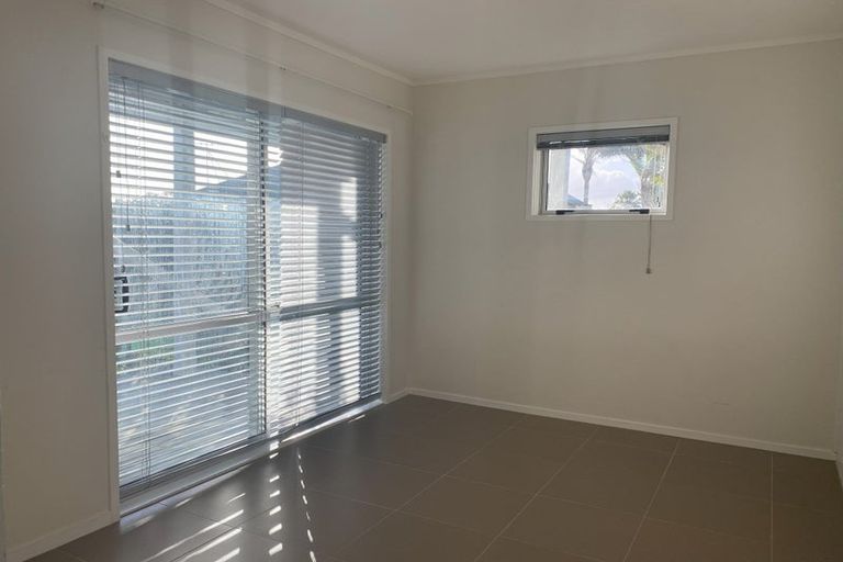 Photo of property in 43a Marellen Drive, Red Beach, 0932