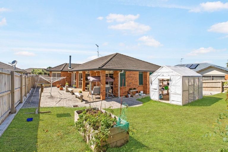 Photo of property in 20 Mandalay Place, Waiuku, 2123