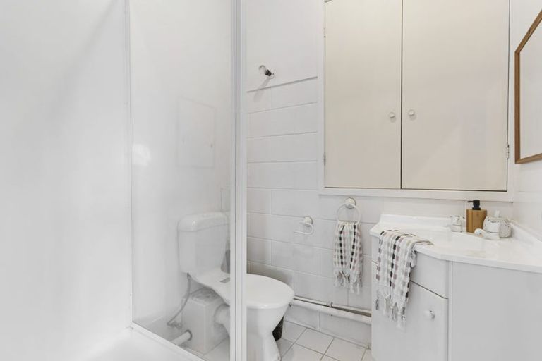 Photo of property in 50 Hadfield Street, Beach Haven, Auckland, 0626