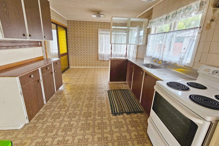 Photo of property in 28 Wilsher Crescent, Henderson, Auckland, 0612