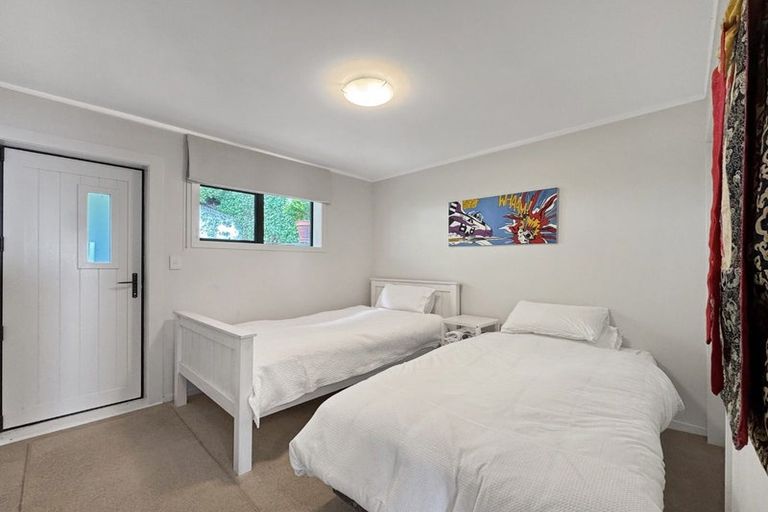 Photo of property in 123 Marine Parade, Seatoun, Wellington, 6022