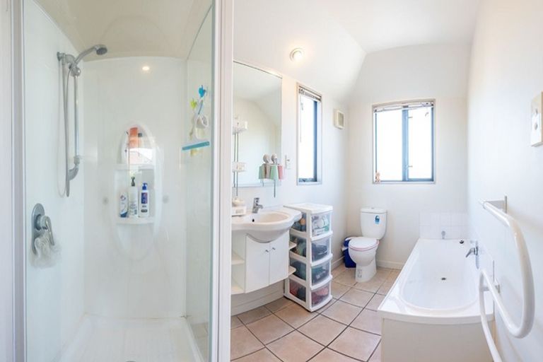 Photo of property in 72 Wharenui Road, Upper Riccarton, Christchurch, 8041