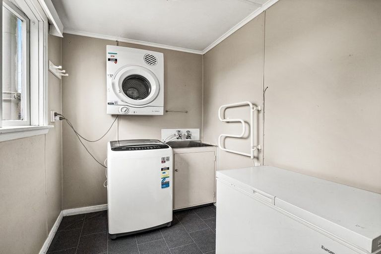 Photo of property in 44 Hargest Crescent, Saint Kilda, Dunedin, 9012