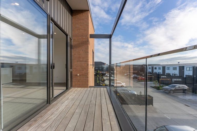 Photo of property in 17/1 Scott Road, Hobsonville, Auckland, 0616