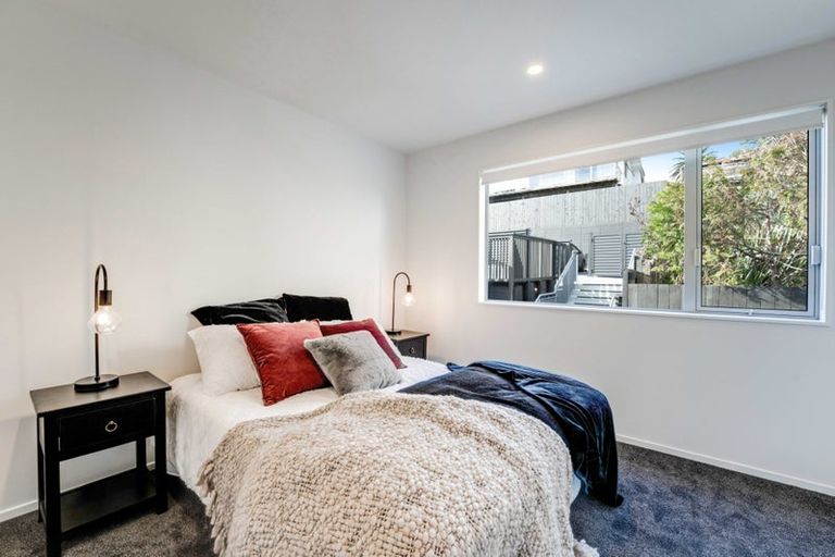 Photo of property in 9/15 Sea Vista Avenue, Beach Haven, Auckland, 0626