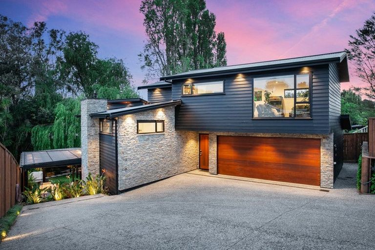 Photo of property in 18 Atkinson Road, Titirangi, Auckland, 0604