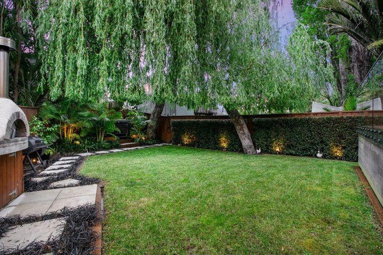 Photo of property in 18 Atkinson Road, Titirangi, Auckland, 0604