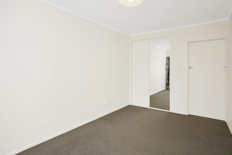 Photo of property in 3/9 Lenihan Street, Northcote, Auckland, 0627