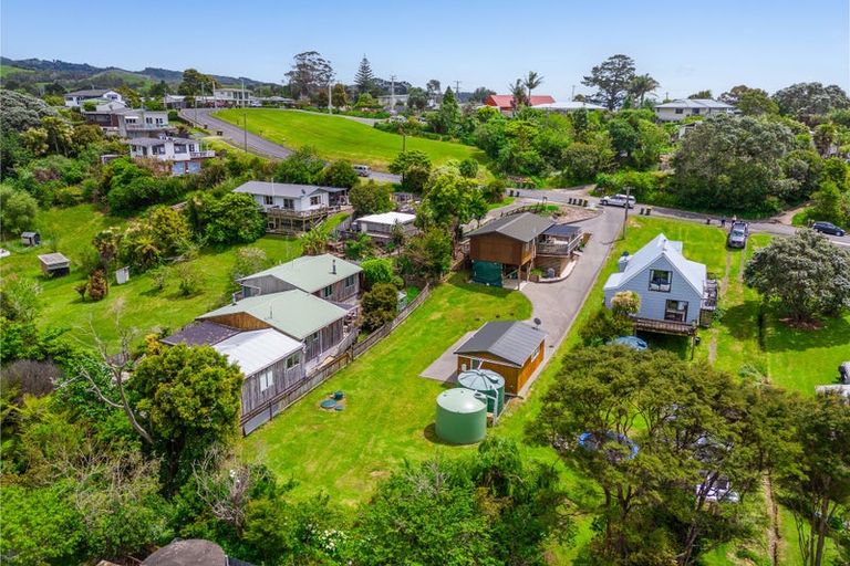 Photo of property in 78 Howard Road, Orere Point, Papakura, 2585
