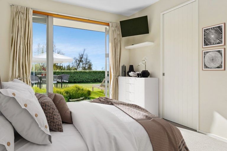 Photo of property in 5 Cameron Drive, Acacia Bay, Taupo, 3385
