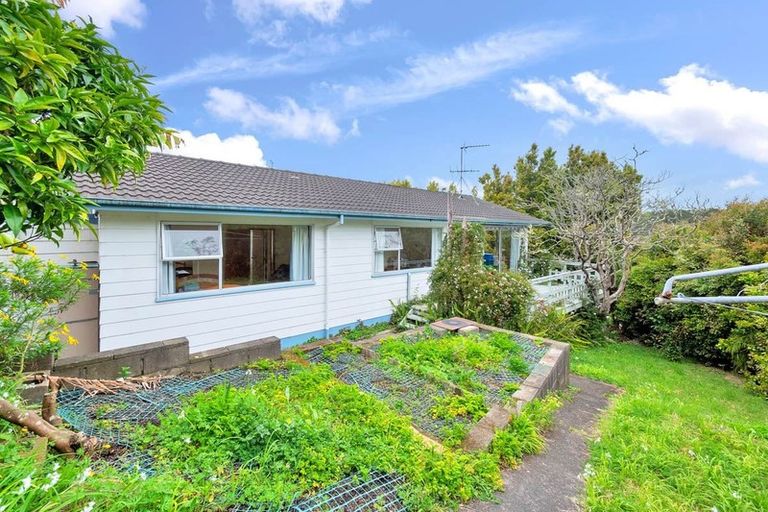 Photo of property in 1/6 Mcquoid Place, Glenfield, Auckland, 0629