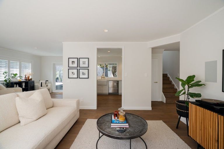 Photo of property in 2/6 Marsh Avenue, Forrest Hill, Auckland, 0620