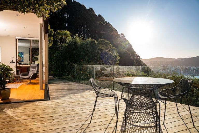 Photo of property in 77 Palliser Road, Roseneath, Wellington, 6011