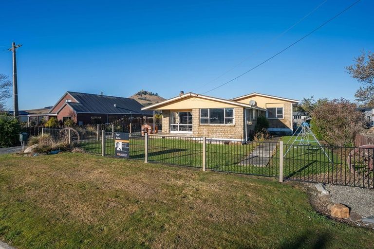 Photo of property in 16 Burraness Street, Palmerston, 9430