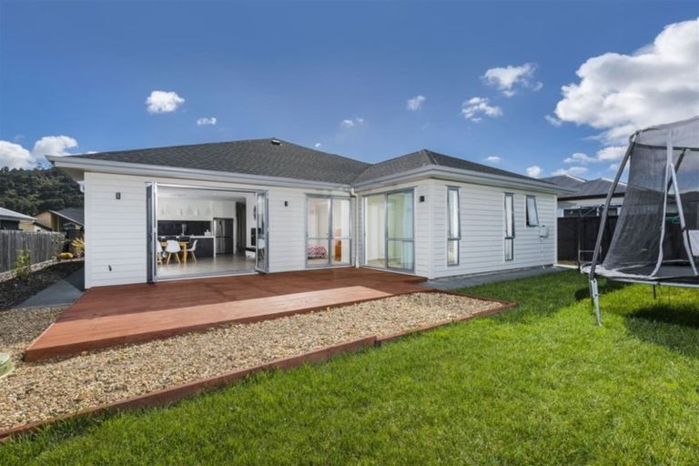 Photo of property in 15 Fruitlands Road, Kumeu, 0810