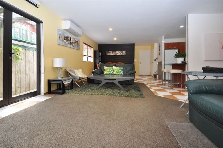 Photo of property in 1/10 Marina Road, Torbay, Auckland, 0630