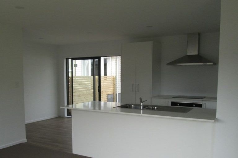 Photo of property in 37 Nile Road, Kelston, Auckland, 0602