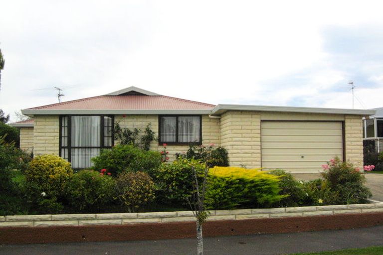 Photo of property in 1 Estuary Crescent, Fairfield, Dunedin, 9018