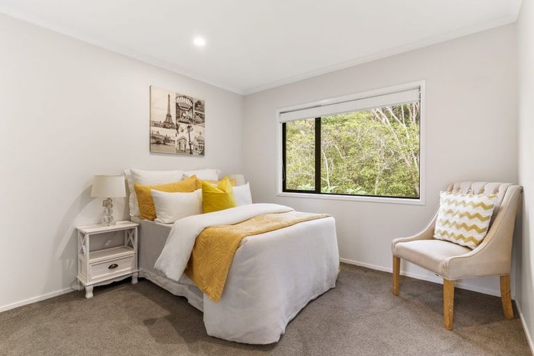 Photo of property in 43 Heathglen Place, Bayview, Auckland, 0629