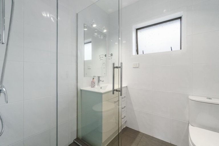 Photo of property in 3/25 Widmore Drive, Massey, Auckland, 0614