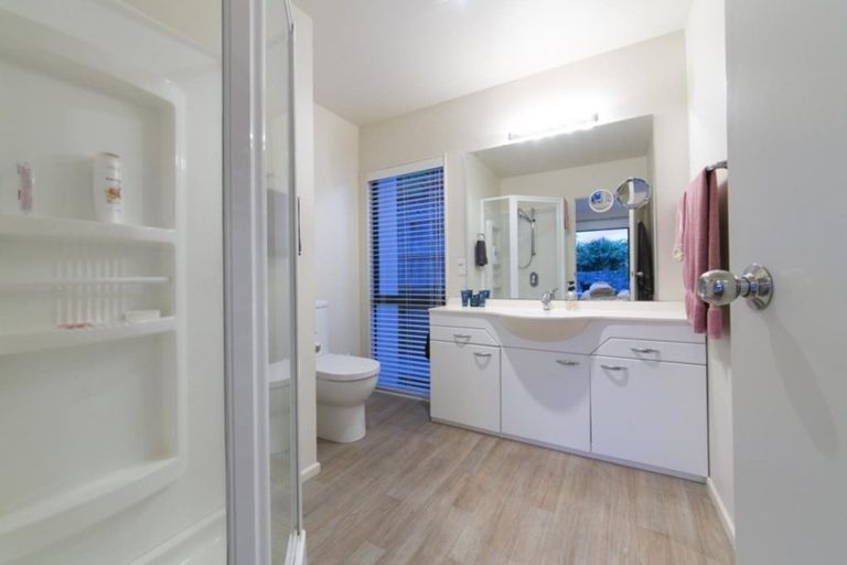 Photo of property in 37 Starlight Cove, Hobsonville, Auckland, 0618