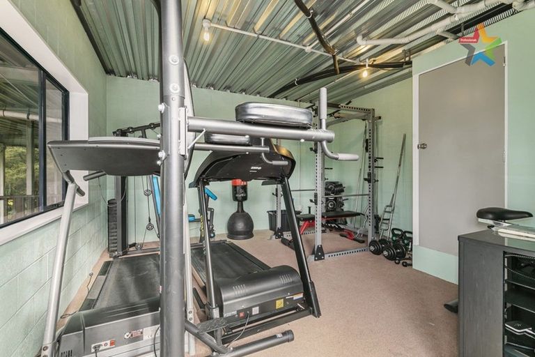 Photo of property in 31 Summit Road, Fairfield, Lower Hutt, 5011