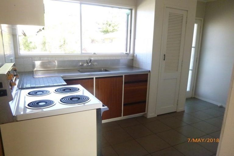 Photo of property in 2/1b Divich Avenue, Te Atatu South, Auckland, 0610