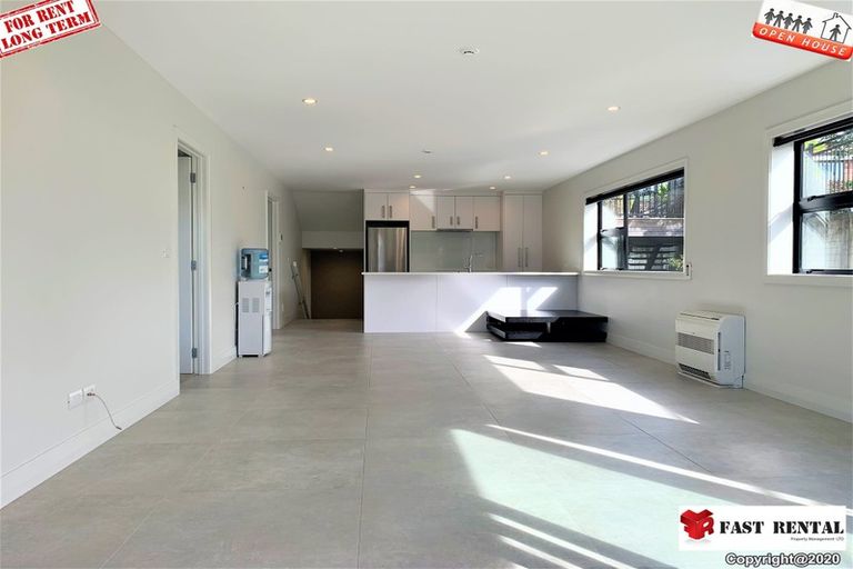 Photo of property in 3 The Rosebowl, Sunnyhills, Auckland, 2010