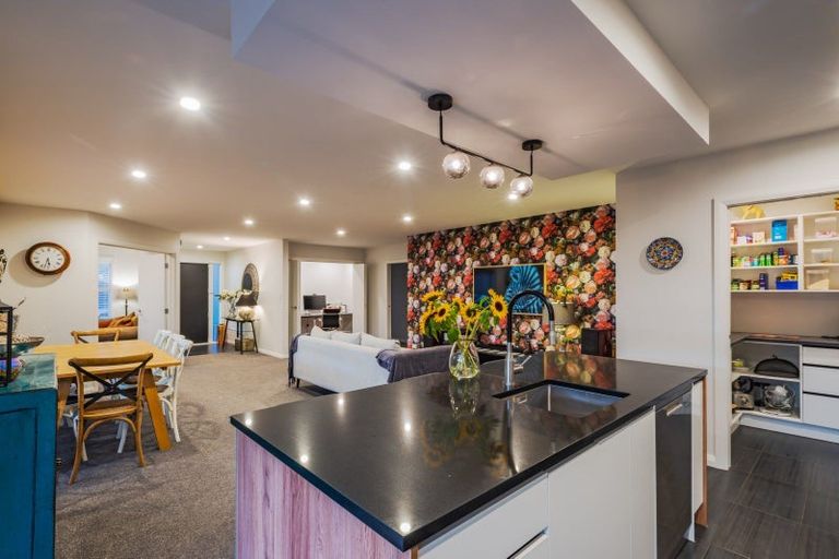 Photo of property in 15 Monaco Grove, Fitzherbert, Palmerston North, 4410