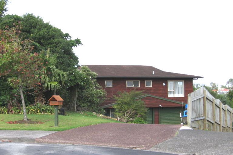 Photo of property in 9 Oystergrove Road, West Harbour, Auckland, 0618
