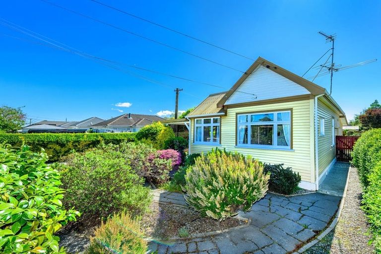 Photo of property in 36 Aorangi Road, Bryndwr, Christchurch, 8053