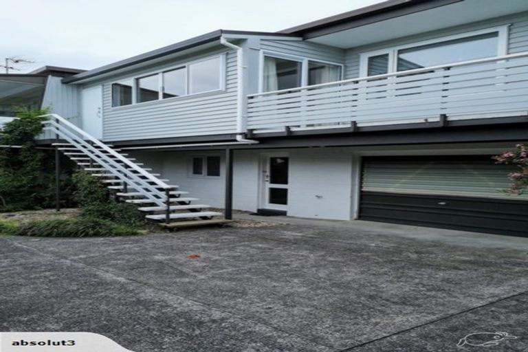 Photo of property in 2/15 Hanlon Crescent, Narrow Neck, Auckland, 0624