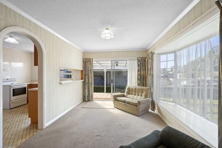 Photo of property in 42 Queens Road, Glen Avon, New Plymouth, 4312