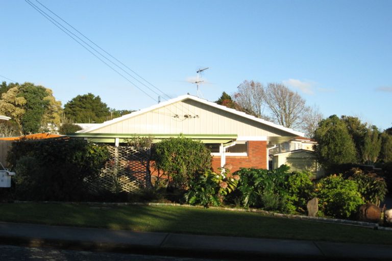 Photo of property in 2/9 Tomlinson Street, Hillpark, Auckland, 2102